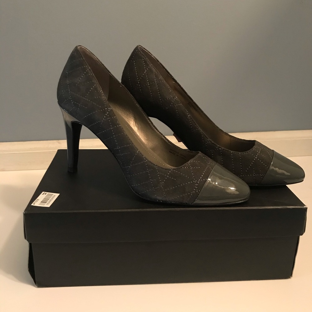 BRAND NEW Tahari heels